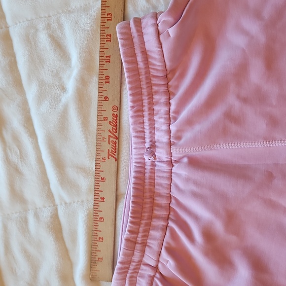 Lululemon Softstreme High-Rise Short 4", Size 4,‎ Excellent - Picture 7 of 8